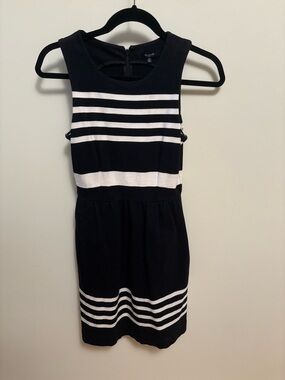 Madewell Black Sleeveless Dress with Round Neck